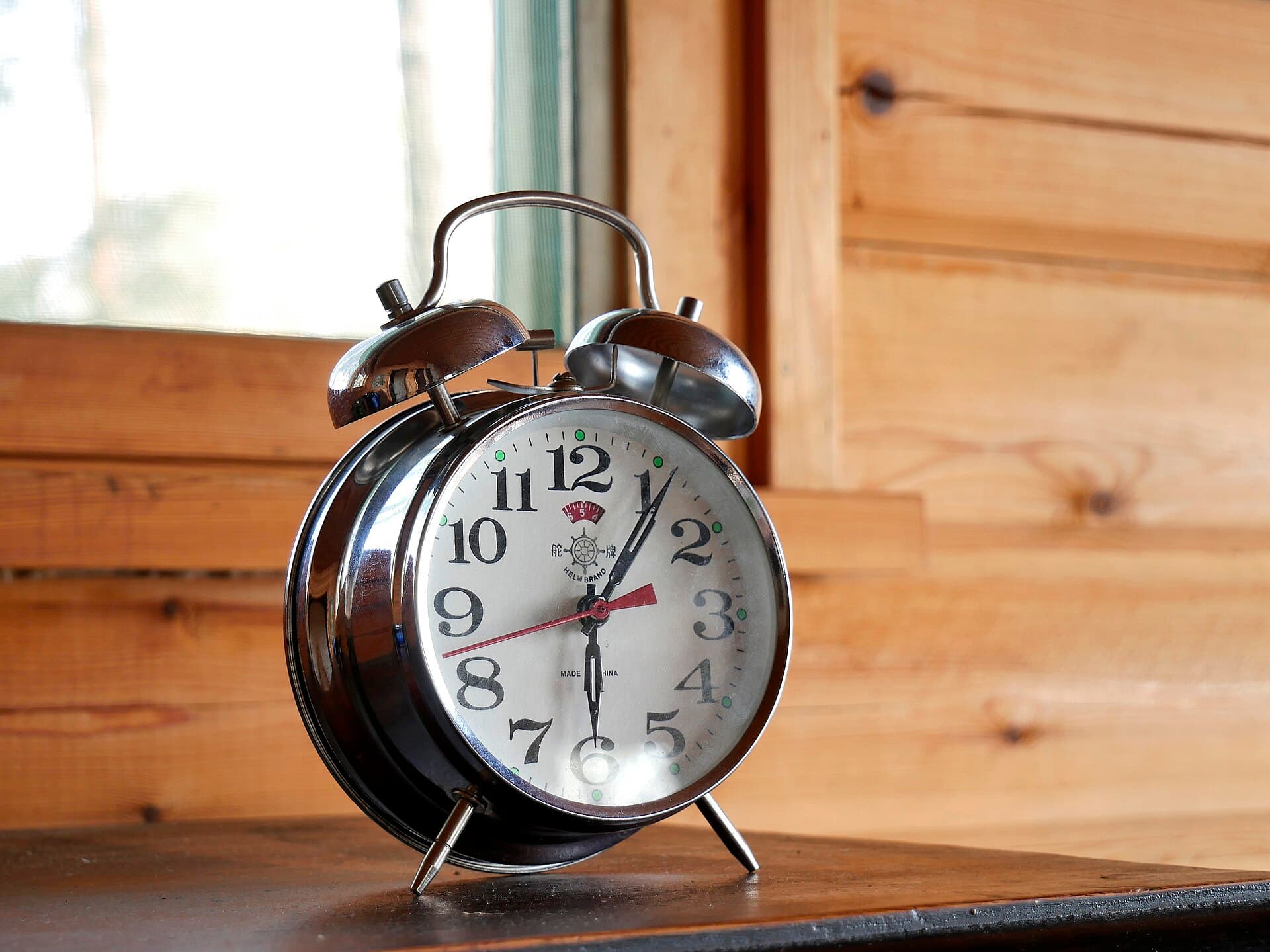 Reloj despertador clásico